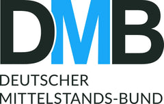 Dmb-Logo mit blauem und schwarzem Text auf weißem Hintergrund.
