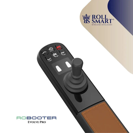 Schwarzer roll smart robooter evolve pro joystick mit tanfarbenem ledergriff und mehreren steuerknöpfen für outdoor elektrorollstuhl im gefalteten zustand